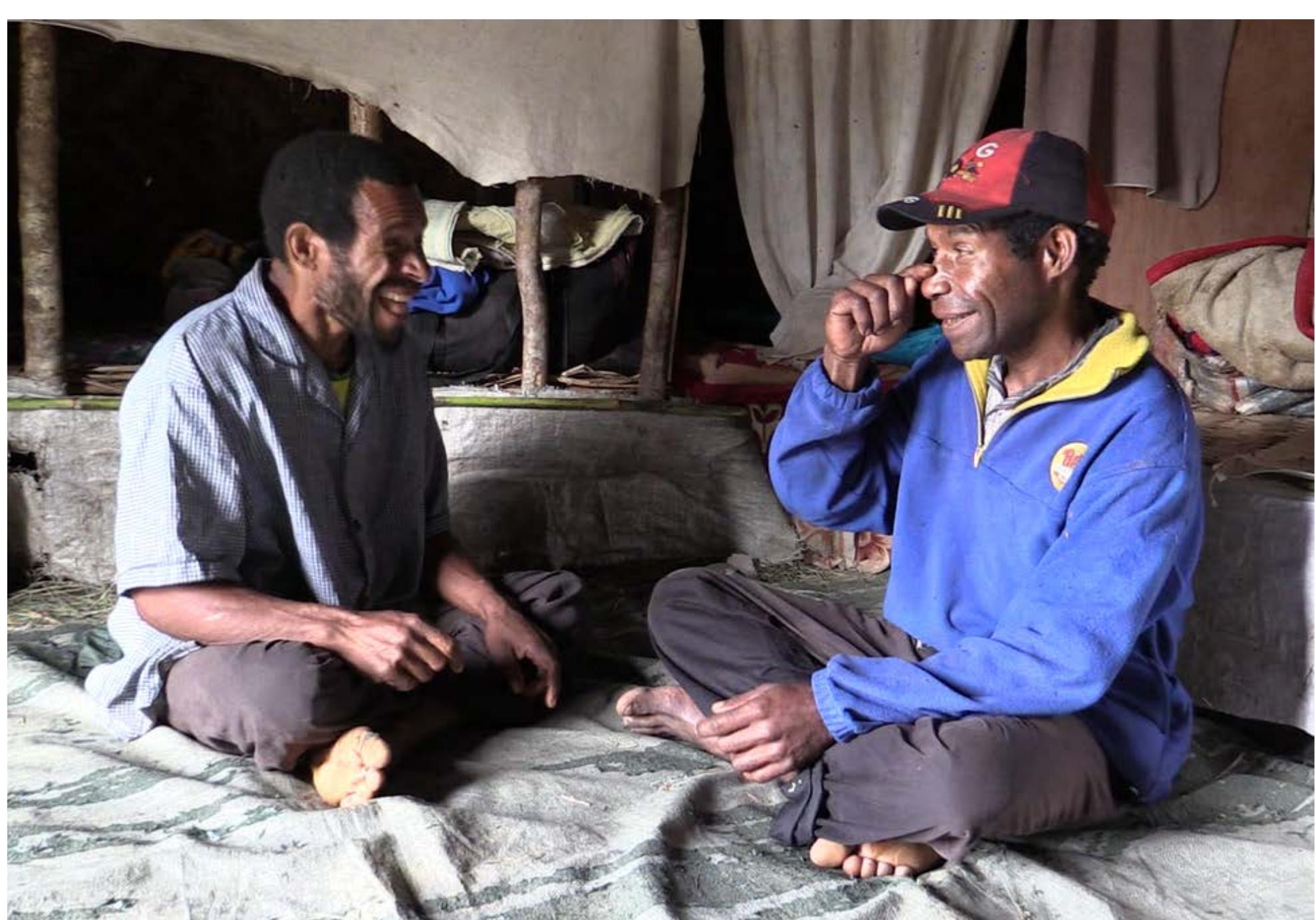 Kakuyl (deaf), his wife Muna (hearing) and family (all hearing), Ukulu 