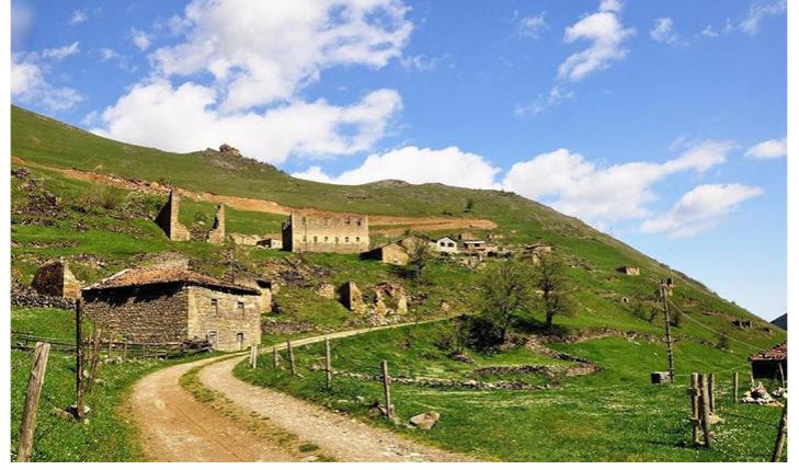 Figure 2: A view from an abandoned village because of politic reasons: Dumanlt Village in Giimiishane, Turkey.  Factors causing in rural settlemen conflicts, terrorist  oss of populatior  ts such as wars  incidents, securi-  ty issues, forced migrations, politica  discrimination, and grouped as politica years, many urban  racism have beer reasons. Over the and rural settle-  ments have been d  evastated by wars 