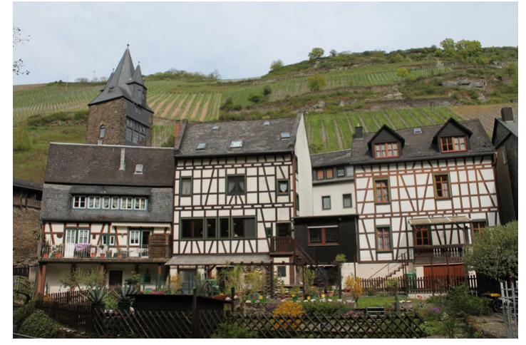 Figure 6: A view from a World Heritage Site where rural tourism developed: Bacharach in Upper Middle Rhine Valley, Germany. °  winded jie ae © hails iad  The European Commission (EC) 