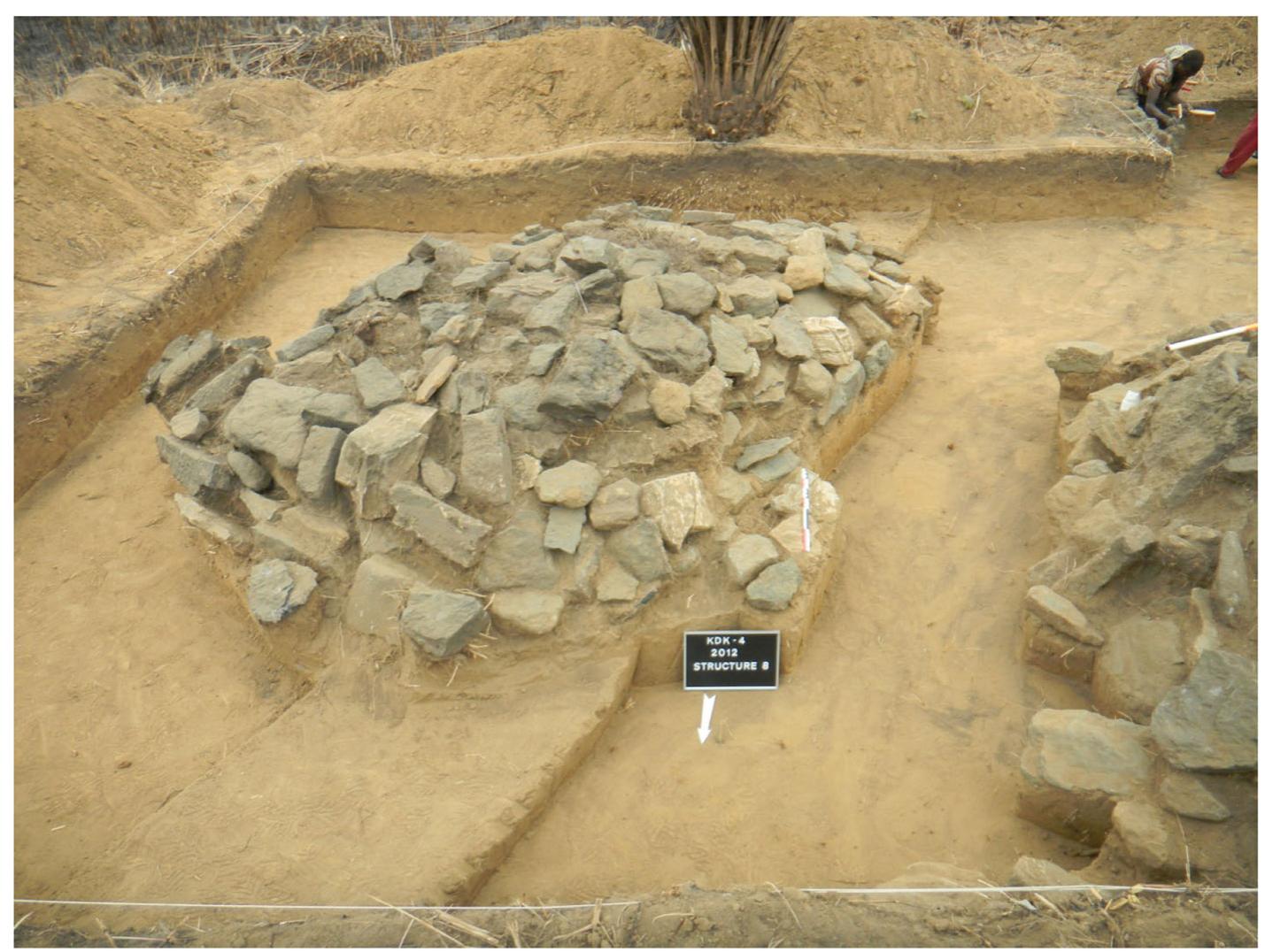 Kindoki (PDF) The Elusive Archaeology of Kongo Urbanism: the Case of Kindoki ...