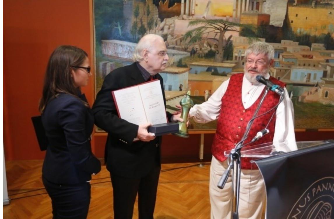 Augusto de Campos, accepting the Janus Pannonius Grand Prize for Poetry from Géza Sz6cs, President of the Hungarian PEN Club, September, 2017 
