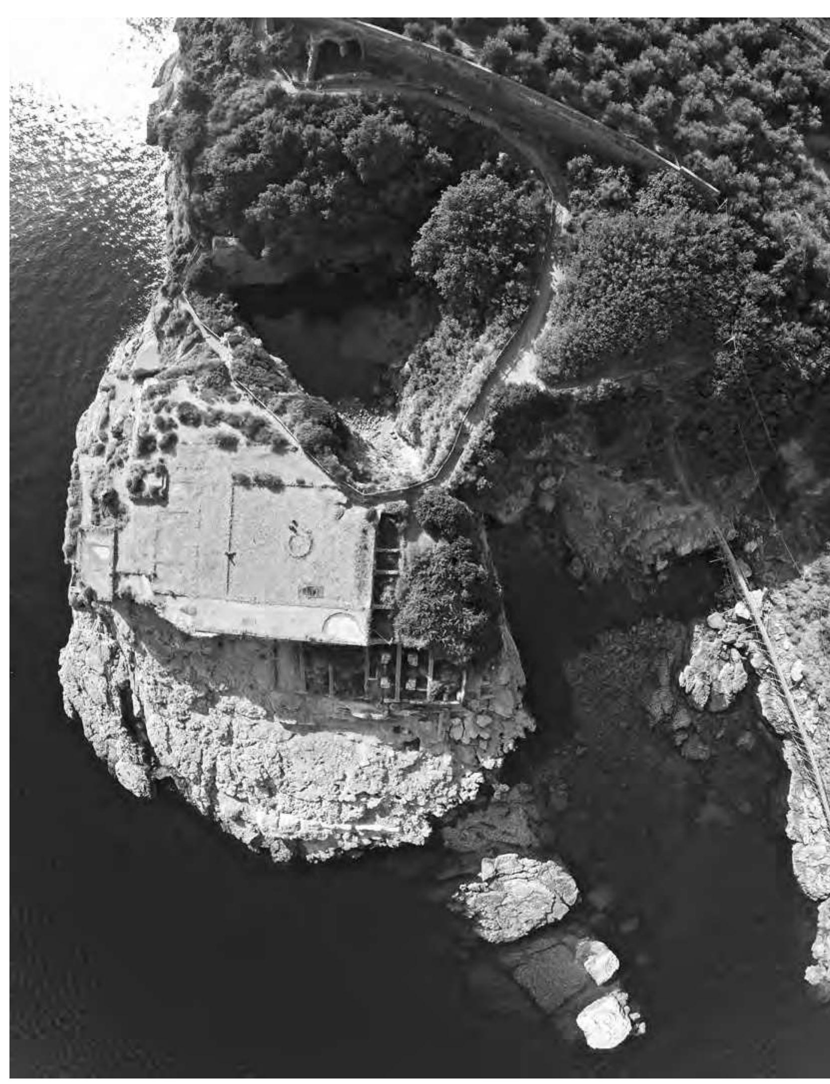 Fig. 5. Aerial view of the pars maritima and harbour (© W. Filser, Winckelmann-Institut, Humboldt-Universitat). 