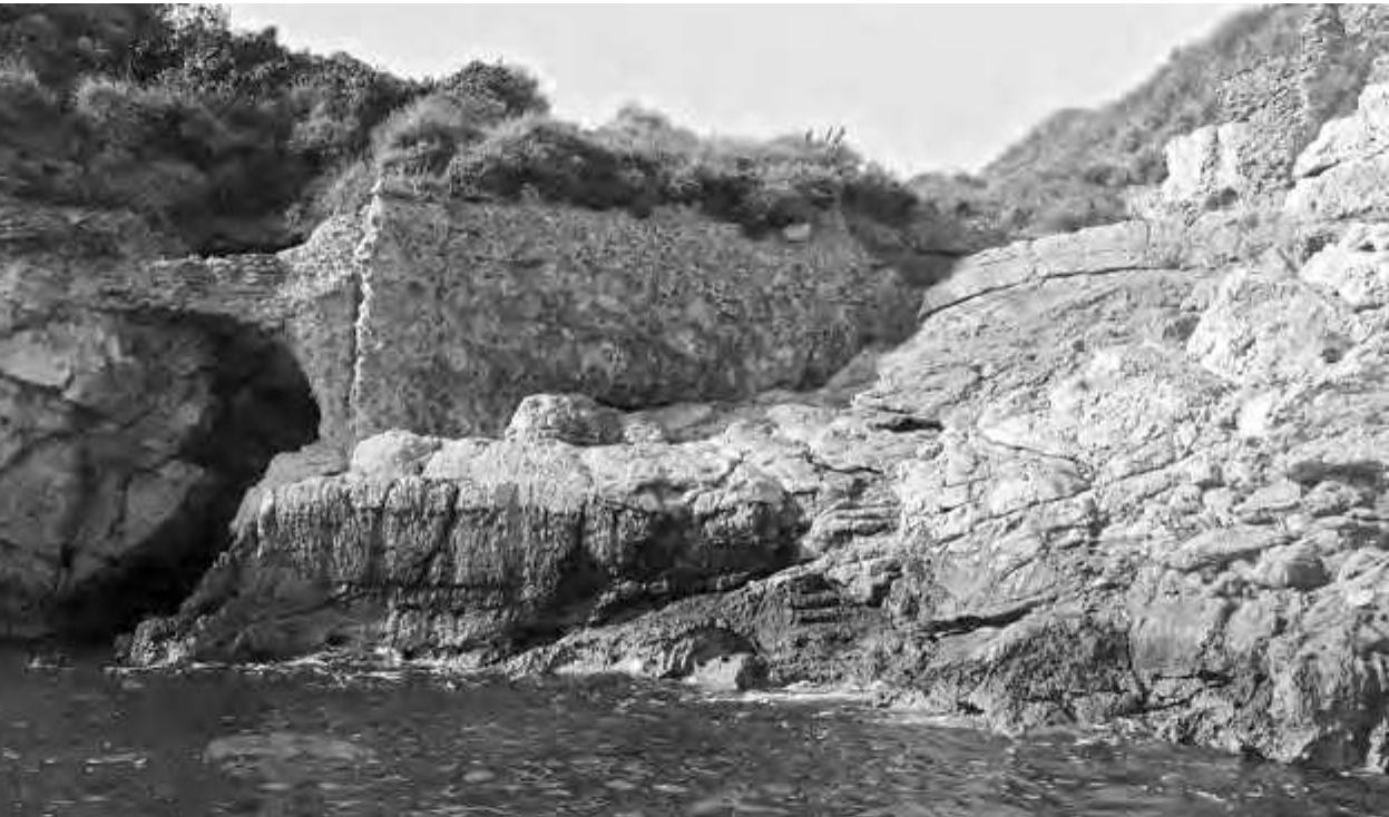 Fig. 13. View of the remains of the foundations of the ambulatio from the east; to the right, the quadrant-shaped platform which connected the ambulatio with the ramp leading up to the quadriporticus; to the left, the tight crevice which opens to the inner port (© W. Filser, Winckelmann- Institut, Humboldt-Universitat). 