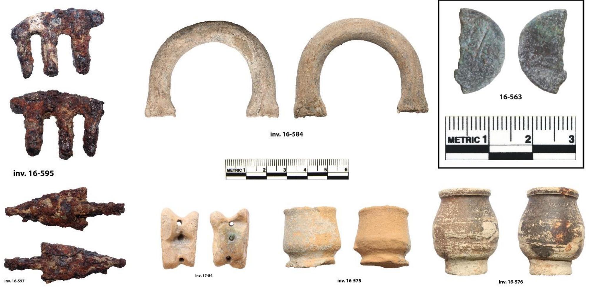 R. Souza — A. Walthall — J. Benton — E. Wueste — A. Tharler — B. Crowther — C. Schirmer e Preliminary Report on the 2016 Field Season of the Americ Excavations at Morgantina: Contrada Agnese Project (CAP)  with a step from the narrow trapezoidal space in the southeast corner of the building into Room 16 (fig. 34). The large smooth blocks just inside Room 16 appear to rest on a pavement of hand- sized cobblestones (of which a small patch was also found further away from the wall), and they do not appear to have been displaced from the wall; rather, they may be the remains of steps down into Room 16 (fig. 35). 