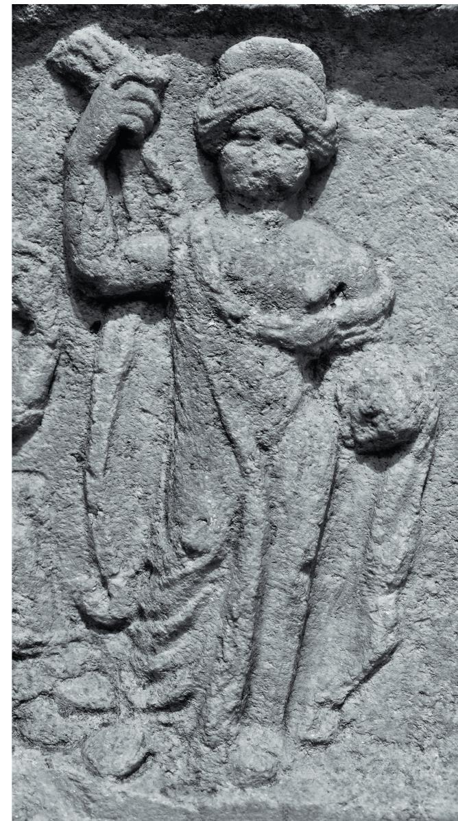 Figure 20.6. a) Archaeological Museum, Thessaloniki. Stele of Onesimos and his  family, second century AD. >. b) Decal with x, n,n a Soe ce. oe: (nee cn cl 