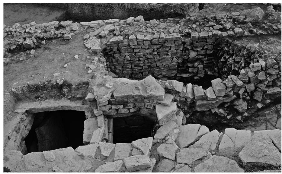 Fig. 33 : HUsamlar 2010-1, reventment wall, from the north 