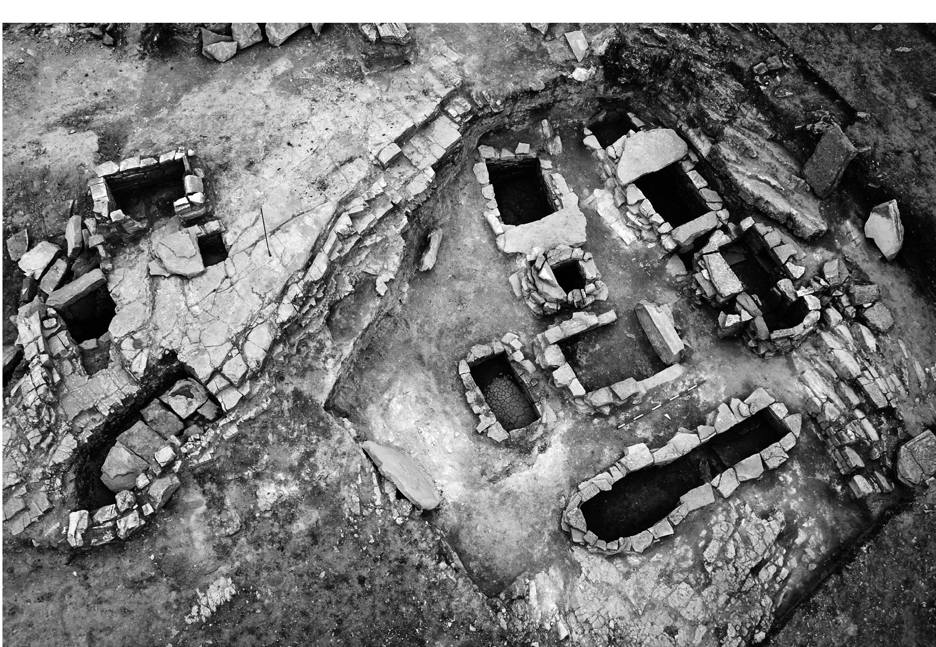 Fig. 38 : Belentepe graves uncovered in 2011, view from above 
