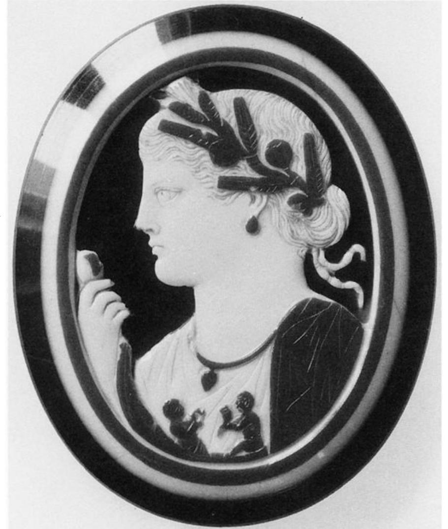 Fig. 15. Livilla/Ceres with poppy and wheat crown and chil- dren. Agate cameo. Berlin, Staatliche Museen, inv. FG 11096. (Photo Jutta Tietz-Glagow. Courtesy Antiken- sammlung, Staatliche Museen zu Berlin, Preussischer Kul- turbesitz) 