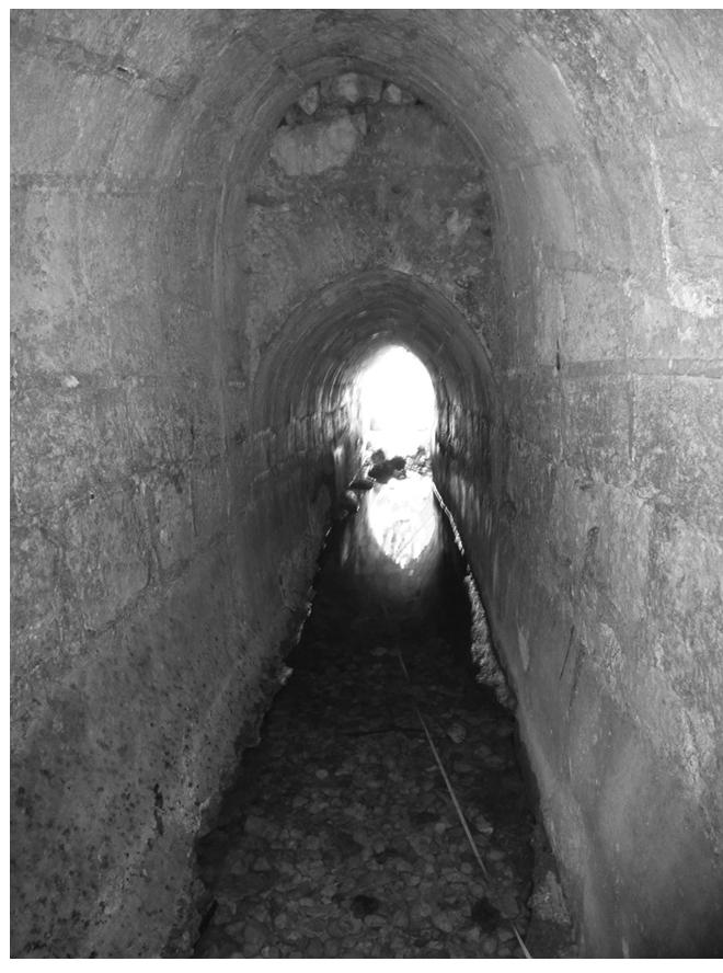 FIGURE 10.11 Tanur spring. A built spring tunnel from perfectly carved ashlar. (Photography by Yechezkel.) 