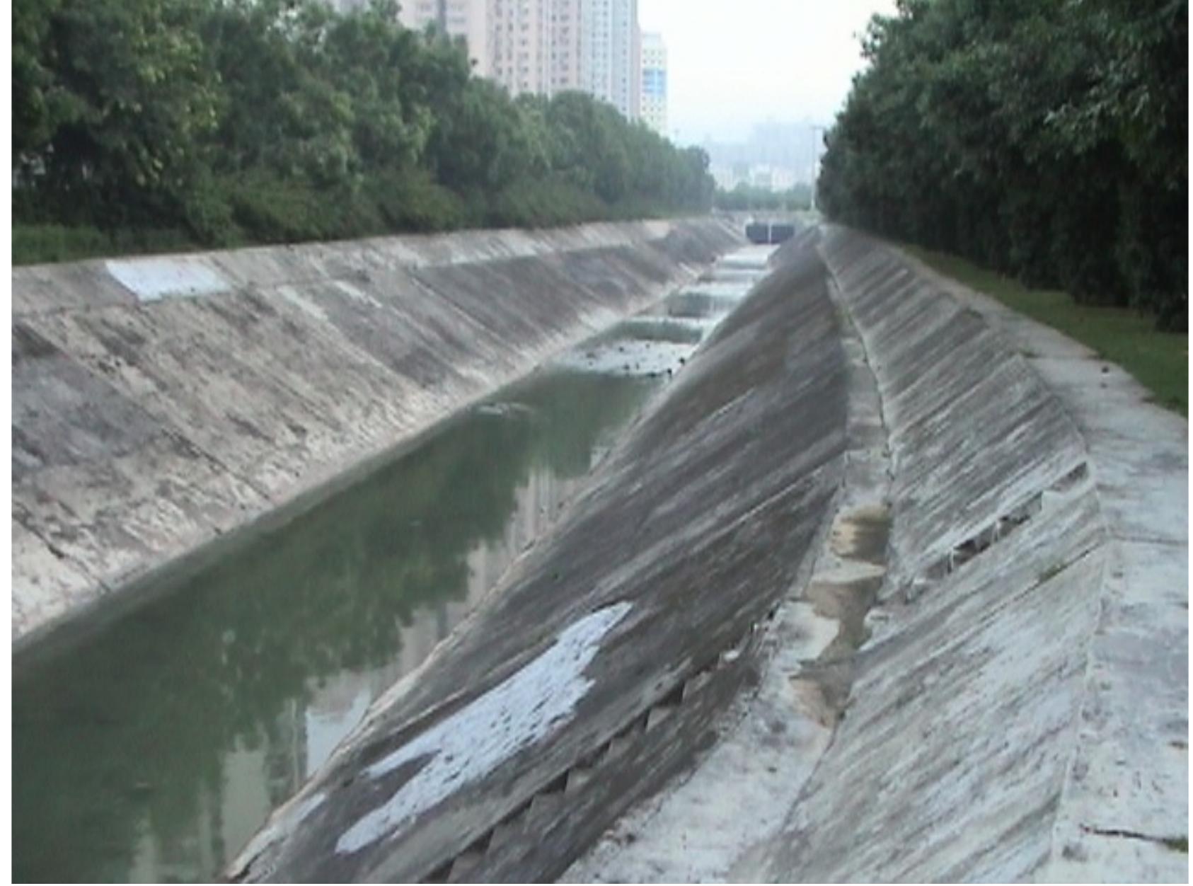 Figure 3.6. Is this good Urban Design? It seemingly does not attract people and is an engineering  the psyche of people.  AAU UIC LOp OL CVETY COMSIACrallOn Is Gesien LOr FCOpie Fldces . li people CONNCCt lO spaces Well they are immediately recognized as a successful design. This however does become a contradictior when there is scarcity or paucity of spaces that are of high people value. Regardless of how diverse and broad such places are globally, people will gravitate to their own ambient place. The need is fo a place for solitude, for peace, pleasure, pain, excitement, company, connection or disconnection. Whether in central Mongolia, on the shores of the Mediterranean, in Central Park New York or in  the rolling pastures, meadows and forest edges of rural New Zealand, the same needs are found in  the rolling pastures, meadows and forest edges of rural New Zealand, the same needs are found in  Whether in central Mongolia, on the shores of the Mediterranean, in Central Park New York or in 