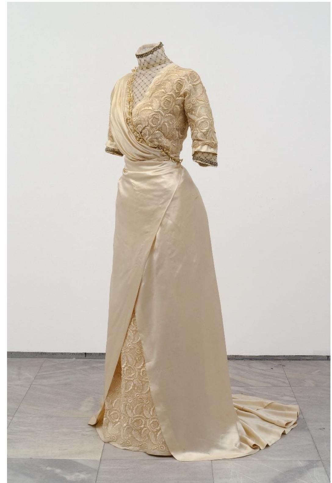 Figure 6: Wedding dress by dressmaker Berta Alkalaj, Belgrade, 1911. Photo: Veselin Milunovié /© Museum o1 Applied Art, Belgrade. 