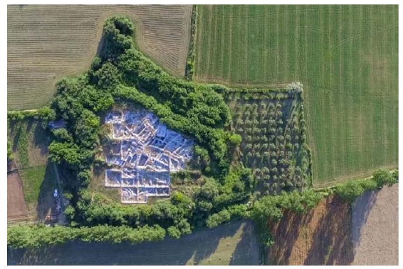 Fig. 6 - Archaeological Site of Yeni Bademli Settlement (http://www.gokceada. bel. tr/altsayfa.php ?sayfam=hoyuk) 