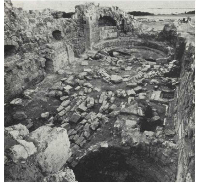 Fig. 7 — The Salamis central calidarium interior space after the last excavations with the fallen vault voussoirs still in situ (Karageorghis 1963).  the theatre orchestra, replaced the previous mosa- ic floor (Karagheorgis, 1970: 14). The passages and the openings of the apses were closed, as well as the niches and arches along the walls of the main thermal rooms’®, for reasons likely related to problems of structural statics (Musso, 2004: 309), rather than for religious reasons"®.   the theatre orchestra, replaced the previous mosa- ic floor (Karagheorgis, 1970: 14). The passages and the openings of the apses were closed, as well as the niches and arches along the walls of the main thermal rooms"®, for reasons likely related to problems of structural statics (Musso, 2004: 309), rather than for religious reasons"®.  
