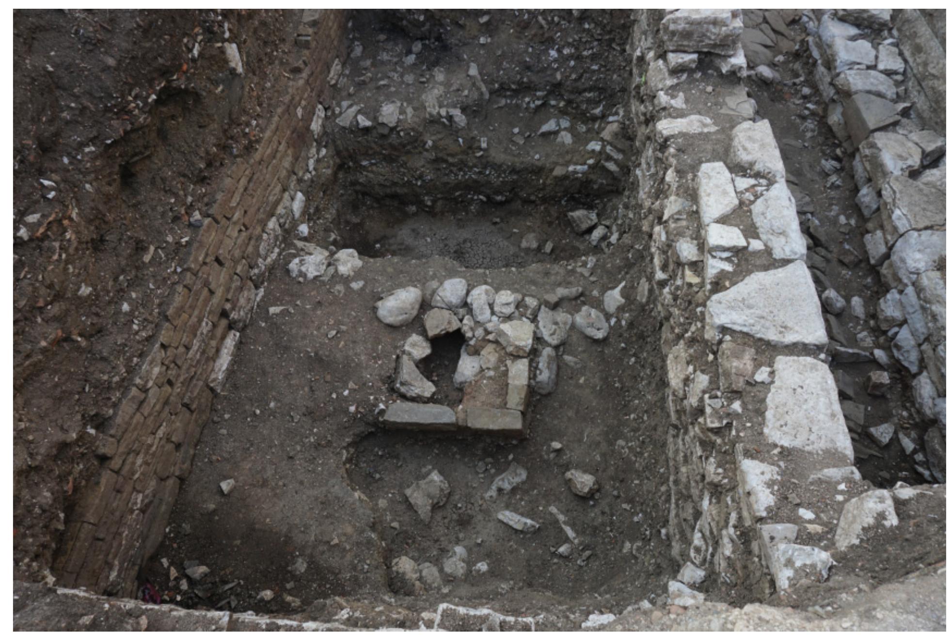 Fig. 9. “Megaron” from an earlier phase of the palace complex in Rhizon (photo P. Dyczek). 