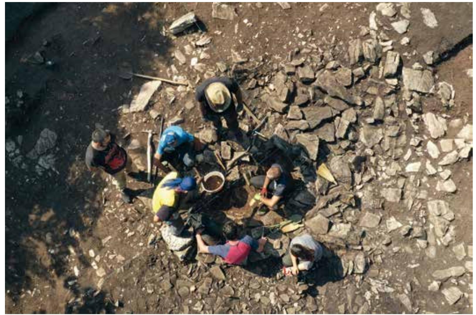 Fig. 62 Excavation of a prehistoric burial mound in GradiS¢e, Bosnia-Herzegovina (photo: OREA)  The finds of Bronze Age pottery and pieces of human skeleton confirmed the assumption that these mounds represent prehistoric monuments connected with burial practices. The second step  of excavations in Zenica focused on the Ravna plateau. situated around 1km from the tumuli.  + CN 