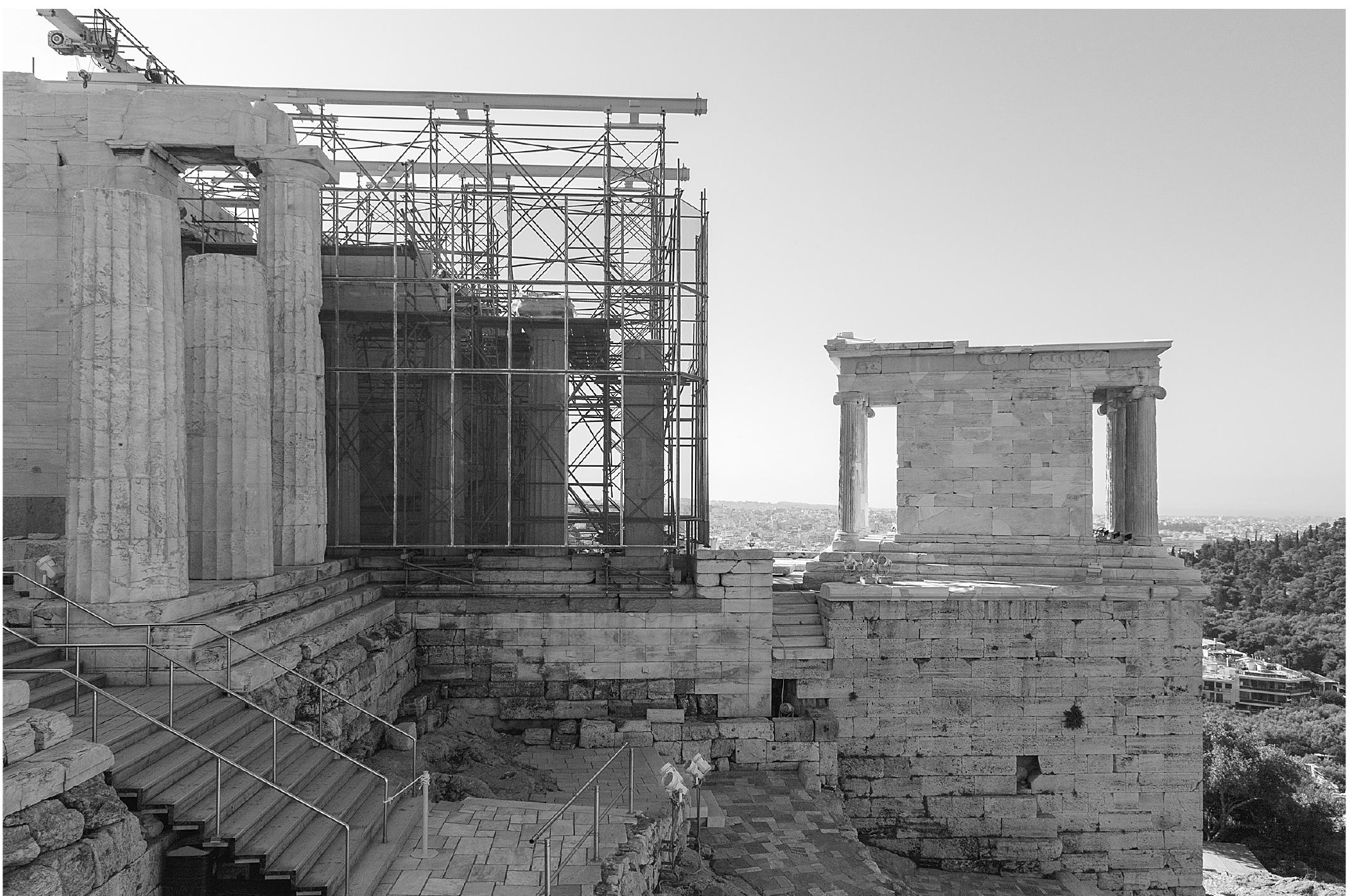 View of the south wing of the Propylaia and the temple of Athena Nike from the N. Photo T. Souvlakis, 2013 