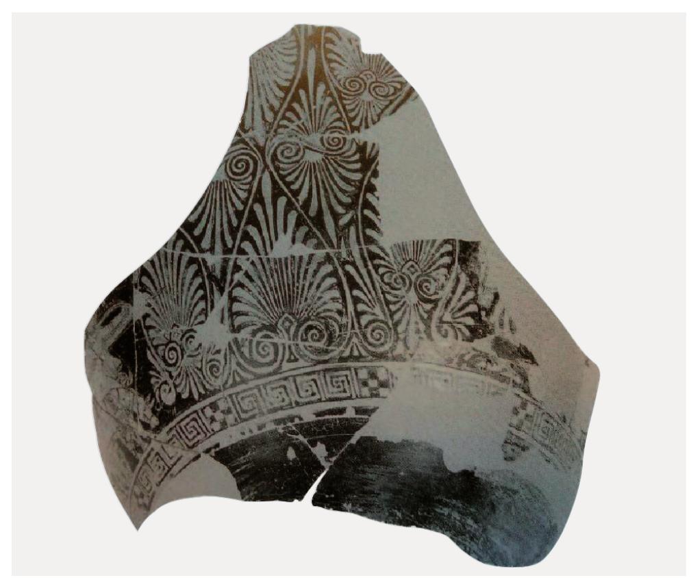 Fig. 2 — Fragment of volute-krater (23/312358) from Pizzica- Pantanello — Tomb 5/83, Underworld Painter (Morarb 2002 pl. 6.3). 