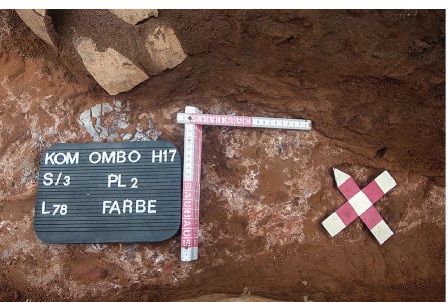 [4 Remains of paint on white plaster, tomb L78 