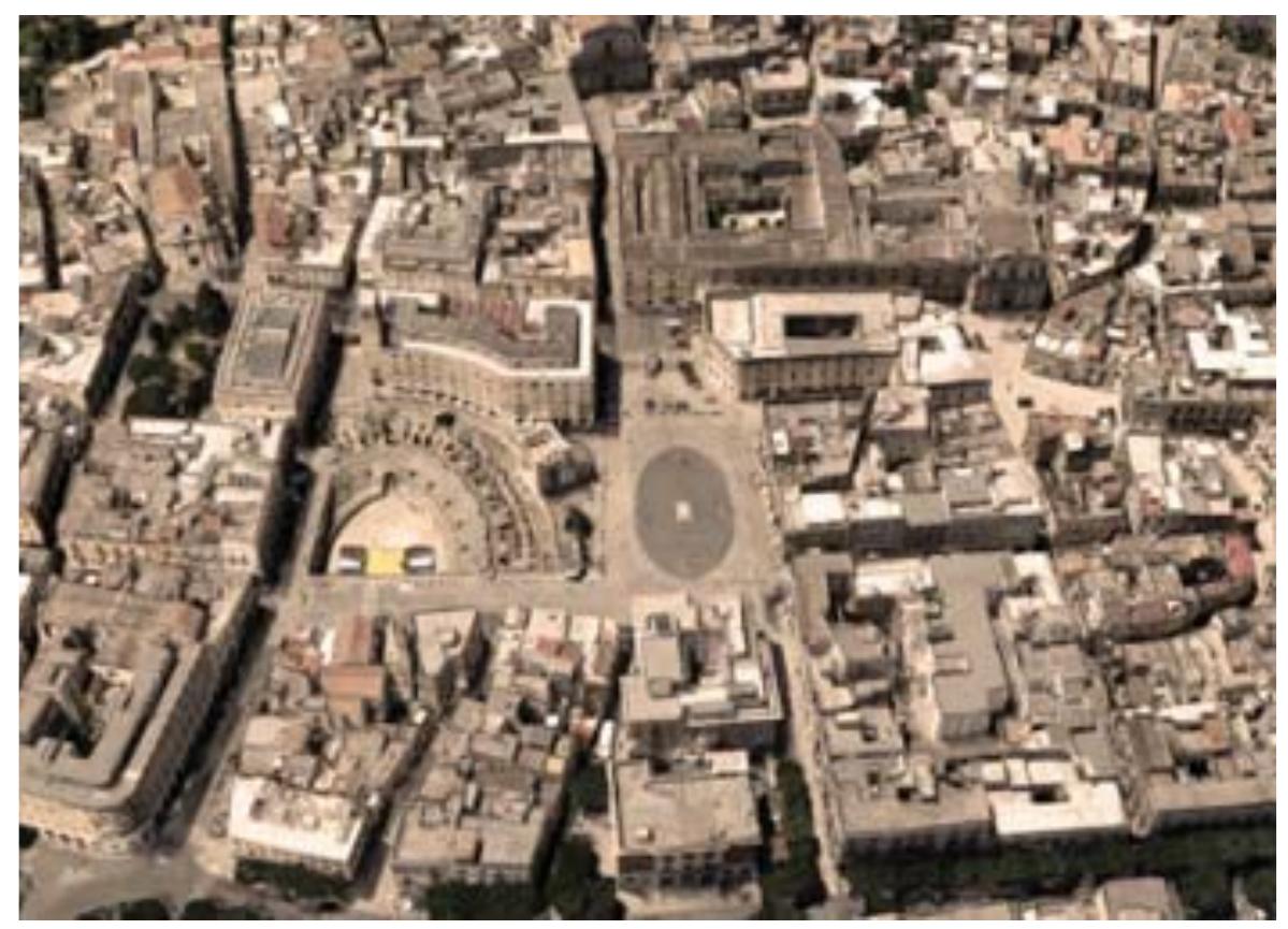 Fig. 8: Veduta aerea della piazza nella situazione attuale (elaborazione di Luigi Paolantonio da Google Maps) 