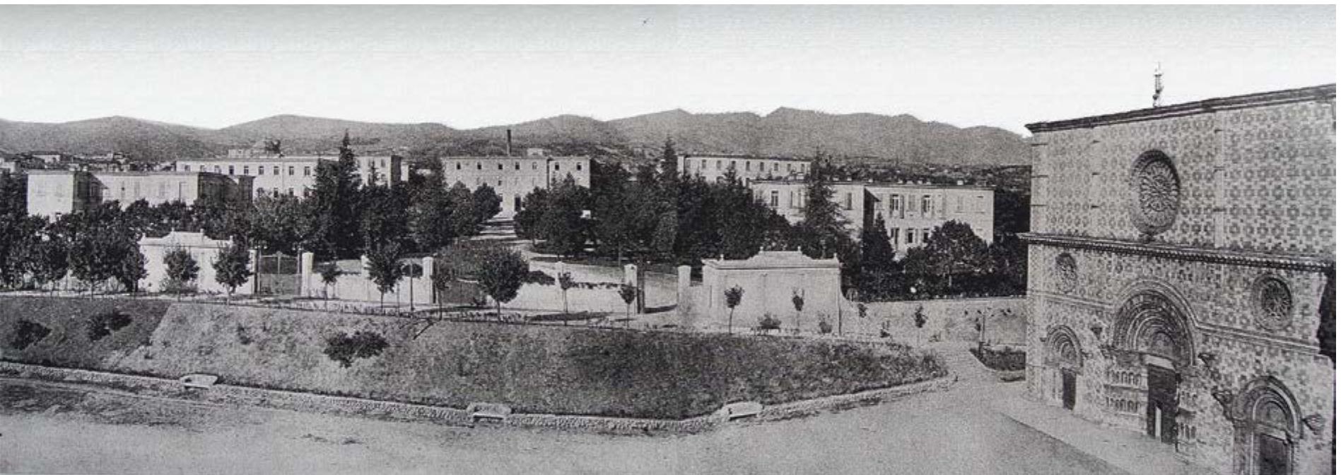 di modificare la denominazione di "Manicomio Provinciale" in quella di “Ospedale Neuro-psichiatrico’**. Per risolvere il problema del sovraffollamento” si realizza il nuovo padiglione del reparto “Il Uomini’, inaugurato il 28 ottobre 1940”. Nell’immediato dopoguerra la disastrosa condizione del Paese consente di attuare solo interventi di numero limitato e di ridotta portata, come le opere di miglioramento alle cucine generali, alla colonia agricola e alle officine?°. Dopo il 1950 viene invece terminata la costruzione del “Ill Uomini’, ristrutturata la Casa di Riposo, rimodernati gli impianti delle cucine e della lavanderia, nonché quelli termici dell’edificio centrale e quelli radiologici. Vengono poi costruite nuove officine, un padiglione per i “Servizi di diagnostica e terapia speciale” ed infine la chiesa?’. Molti interventi, oltre alle opere di sistemazione dei giardini e di manutenzione di tutti i fabbricati che costituiscono il complesso di Collemaggio, vengono eseguite dai “malati” sotto l’attenta guida di esperte maestranze.  riguia O L’Aquila, Ospedale Provinciale Neuro-psichiatrico (1942), foto d’epoca. 