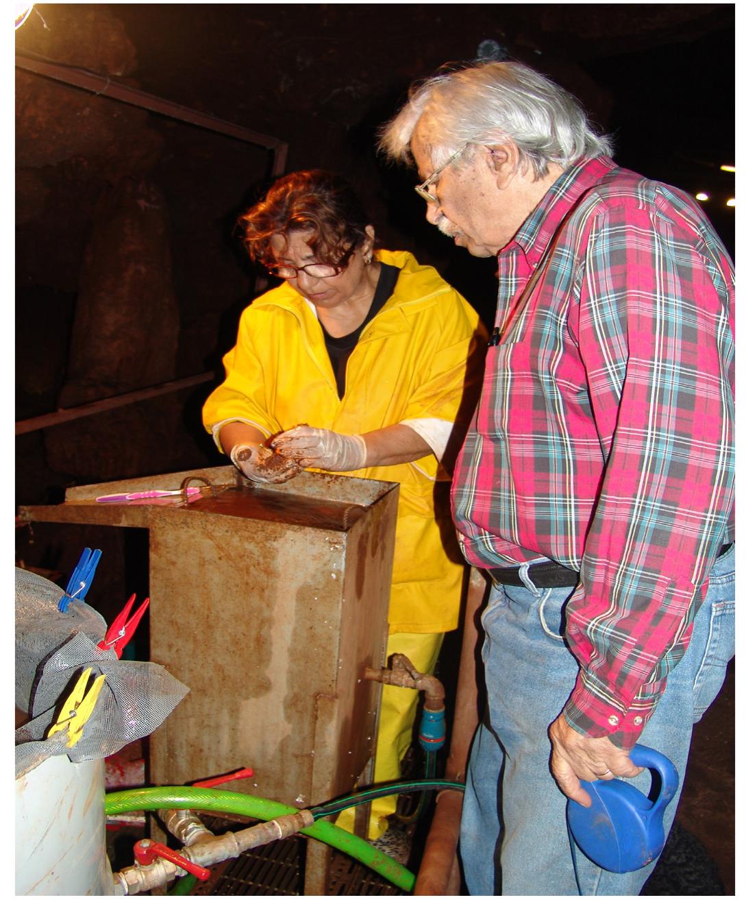 Fig. 3. Photograph of the water flotation tank used at Alepotrypa for the sam-
ples used in this article.
 Archaeobotanical remains were collected as alternative lines of evidence to further inves-
tigate the issue of the usage and habitation pattern of the cave. Water flotation’ was applied
by the author in the summer of 1981, using a water tank (Fig. 3) in which a mesh size of 1 mm
was adjusted, in square movable sieves, to retain the residue, whereas two standard geological
sieves of 1 mm and 250 um were used for the collection of the flot.
