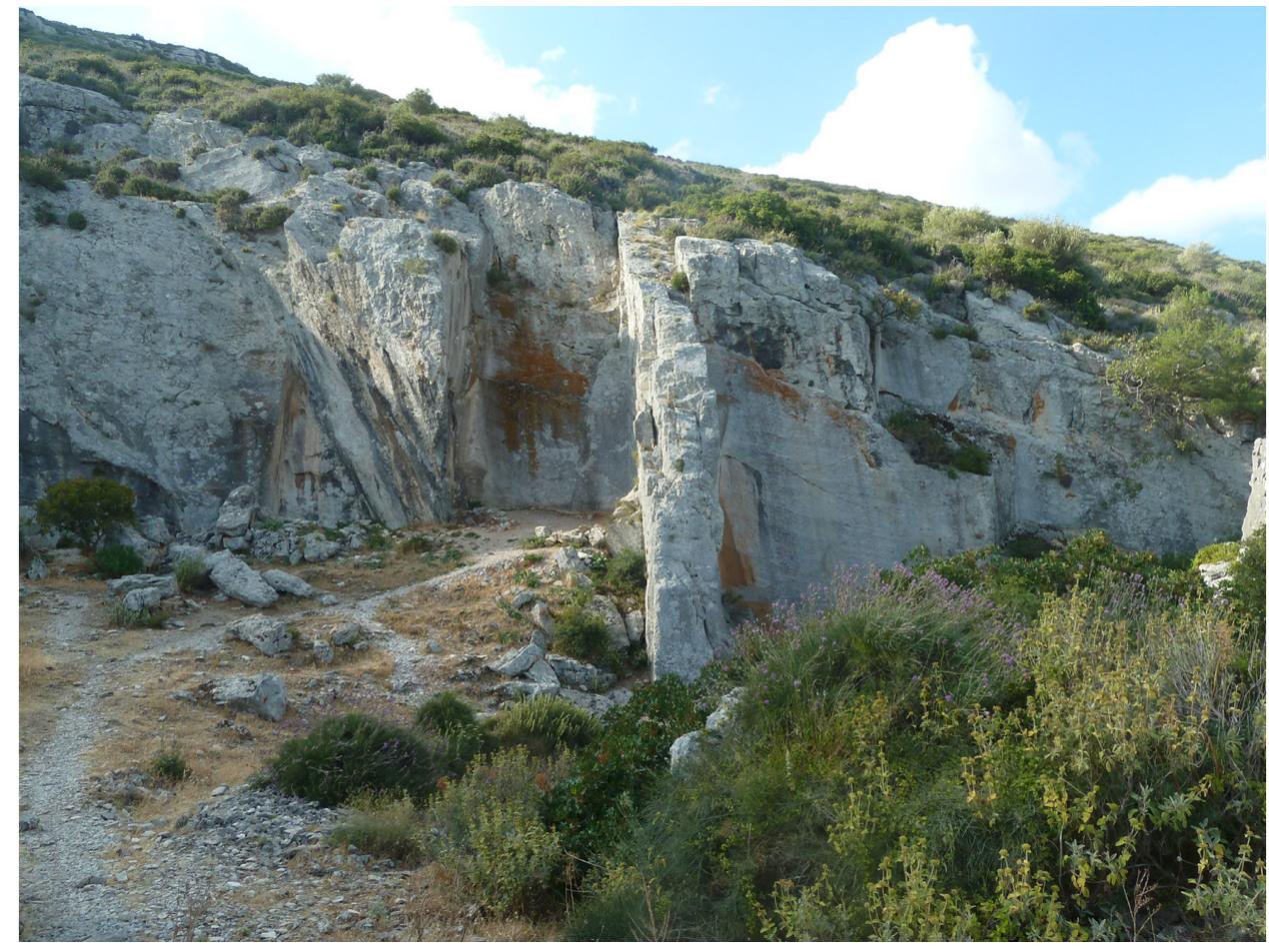 Fig. 6. Recesses/ “chambers” separated by sections of untouched rock formed
by stone extraction in “Karavi” quarry.
