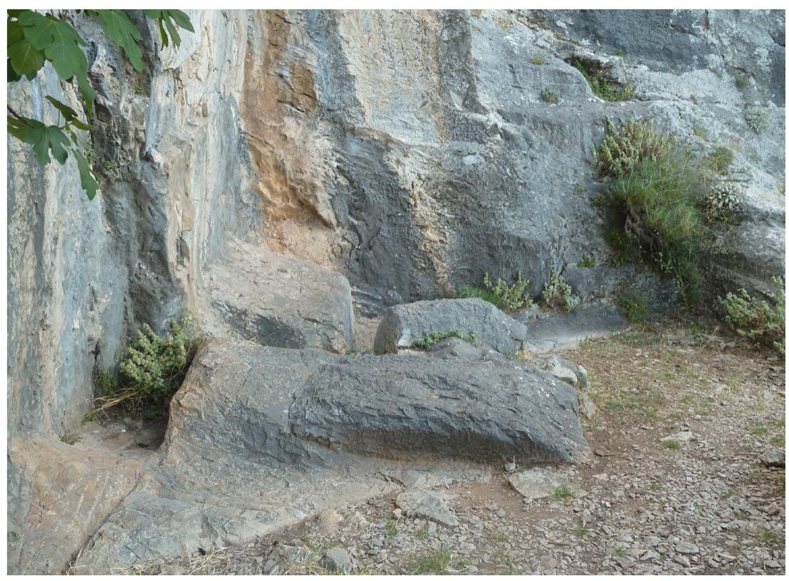 Fig. 8. Three blocks in the northeastern corner of the “Karavi” quarry.

