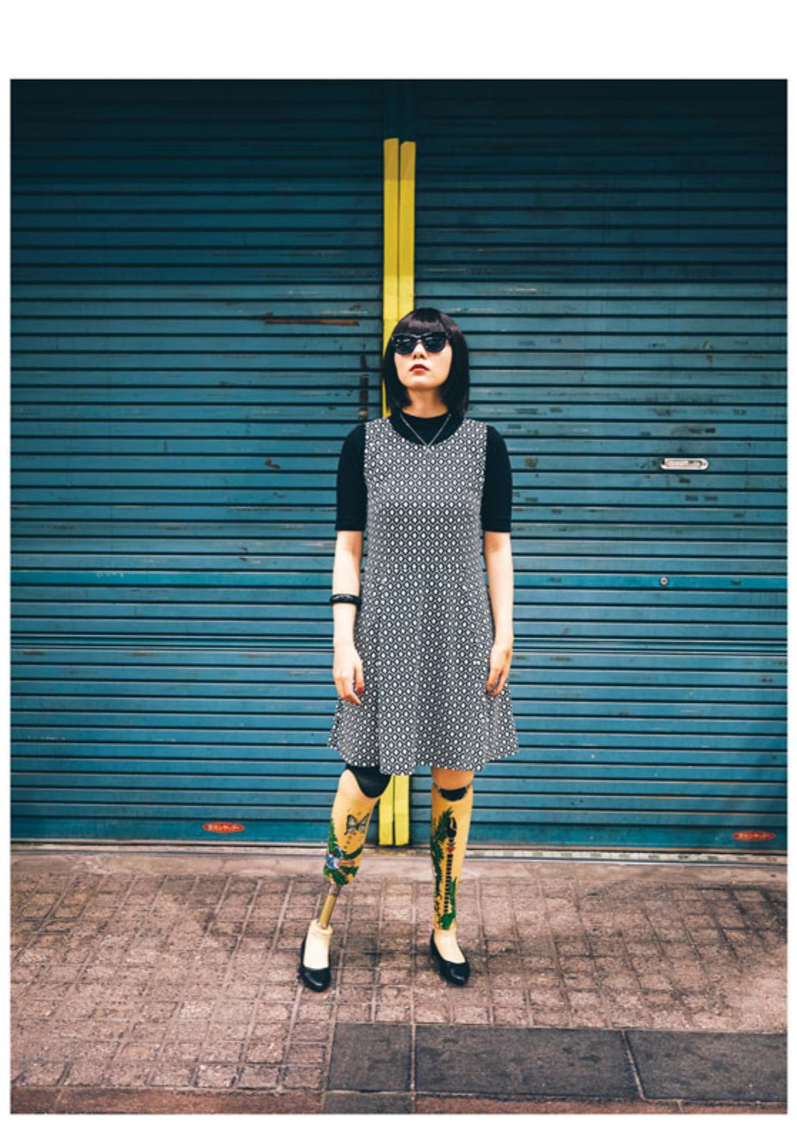 images at her choice. Her own direct gaze at the camera confronts the curious gaze her body attracts. Using the apparatus of fashion in her portraits—editorial-style photo shoots, props and wigs, camera equip- ment, dramatic lighting, sewing machine—in line with the full display of her body as it is, Katayama gestures toward fashion’s wholesale exclu- sion of disabled bodies, and the desire of those bodies to be included within its scope.  At times, there is ambivalence in Katayama’s evocation of female archetypes. It is difficult to view, for example, her series Thus I Exist (2015) or Bystander without thinking of Hans Bellmer’s troubling doll series, La Poupée, from the early twentieth century. Bellmer’s dolls have attracted much attention from art historians who perceive a violent underpinning to his sexualised figures, displayed in various states of dis- array. Marquard Smith examines the troubling status of the doll and the 