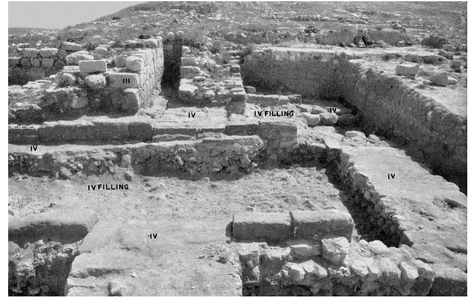 FIGURE 5 The south, inner part of Gate 2156, superimposed by piers of Stratum Ill, Gate 50c
and the so-called Gate 500b during excavation, viewed from the west. The labels in the picture
are by Lamon (Lamon 1948: Fig. 113).
 As time passed the excavation of six-chambered Gate 2156 was completed, and thu:
Lamon could properly present the entire structure in Megiddo IJ (Lamon 1948). Naturally
the continuous digging since the report of Megiddo I had been written caused various
changes in the interpretation of the Iron Age gates’ stratigraphy. In Megiddo II Lamor
(1948: 46) referred to the later Stratum III gate only briefly in an ambiguous and uncleai
manner, and regrettably did not detail the stratigraphic changes which had occurred sinc«
the publication of Megiddo I.
