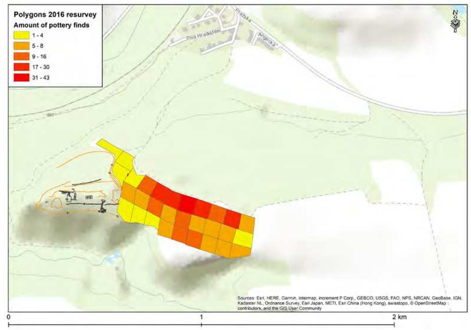 Pl. 1/4. Area of the Eastern outer annexe resurveyed in March 2016 with marked polygons of hi- gher pottery concentration (red colour). 