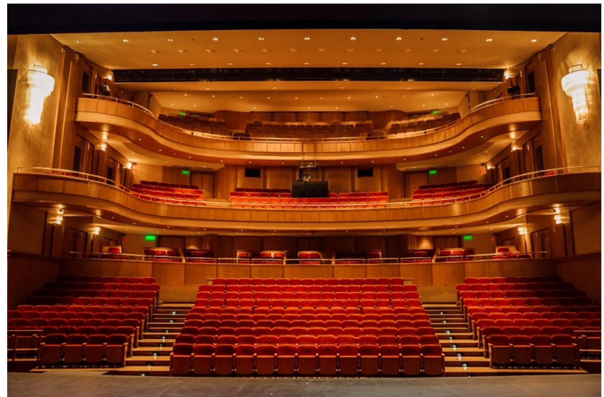 Empty venues during the lockdown in Greece. Theatre of the Society for Macedonian Studies, National Theatre of Northern Greece. Photo: Tassos Thomoglou  As these upheavals rendered traditional cultural reporting and reviewing almost impossible worldwide, an old, elementary journalistic question was raised anew: how should a “cultural/artistic event” be currently defined? What precisely can be perceived as such in times of generalized confinement? Or worse, does it even exist? And how are journalists supposed to accomplish their mission as cultural intermediaries when there is nothing between artists and consumers to mediate? Finally, is cultural journalism facing an unexpected problem of viability? 