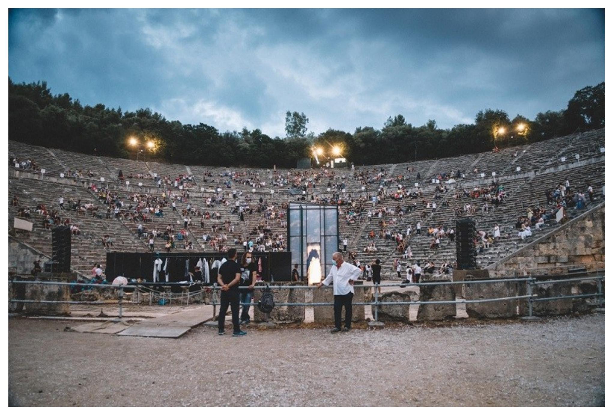 Masks and distances for the audience. The Birds by Aristophanes. Directed by Giannis Rigas. Summer production 2020, National Theatre of Northern Greece. Photo: Tassos Thomoglou 