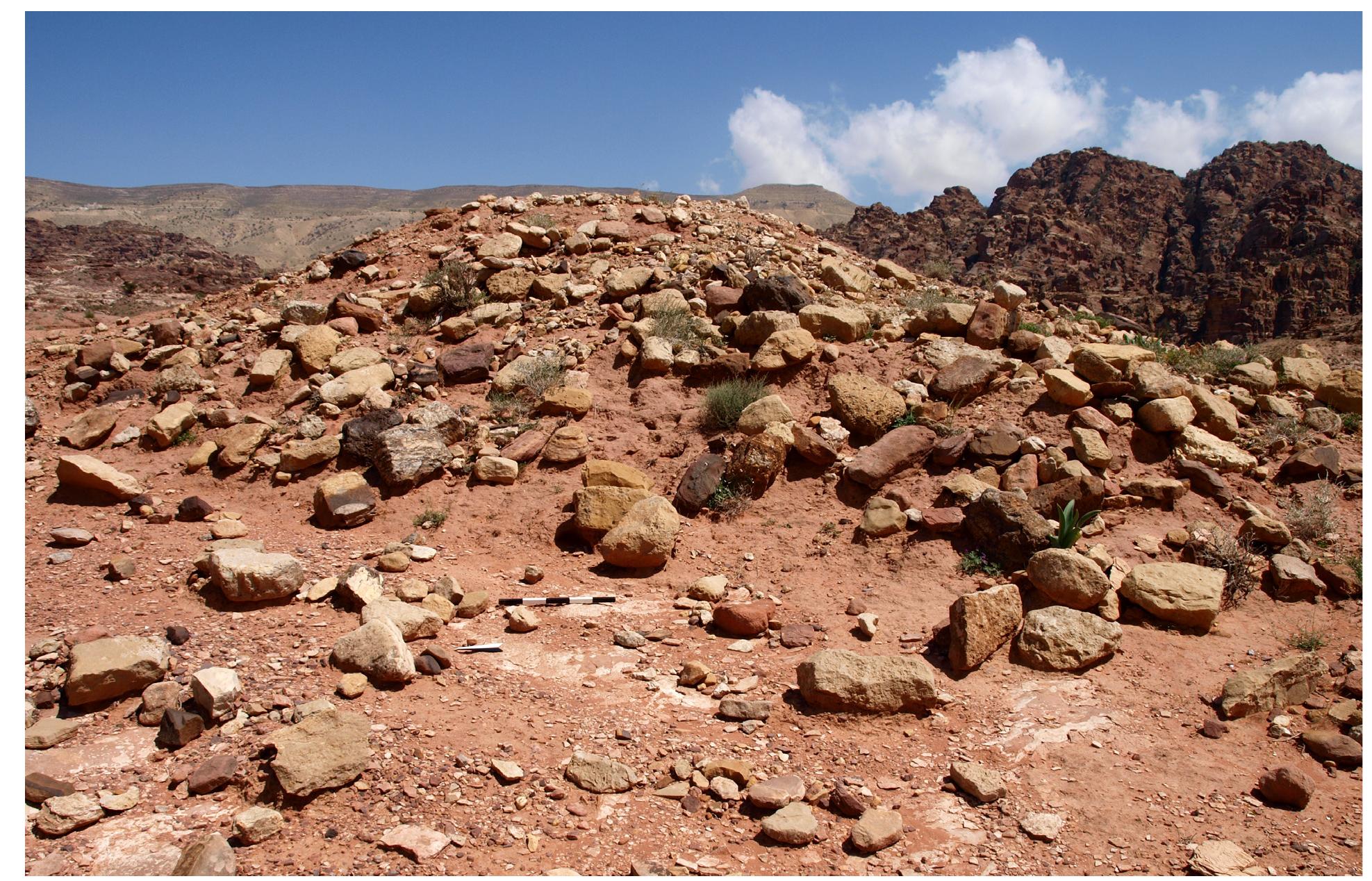 Figure 7. A possible burial cairn along Wadi Sabra (photograph by W.M. Kennedy). 