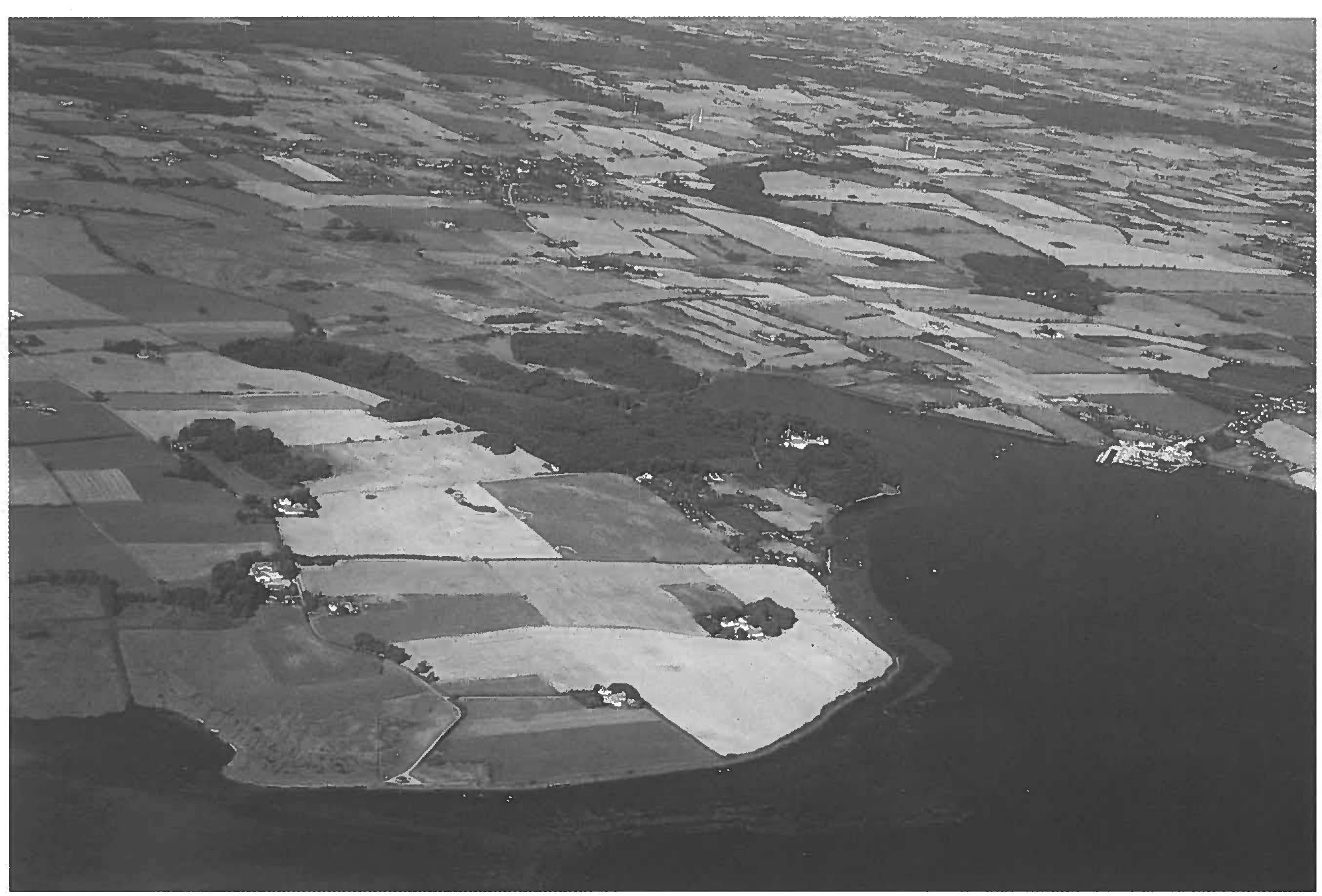 Going on to the weapon sacrifice find that lies closest to Nakkebolle Fjord — the one at Krage- hul in Flemlose parish north west of the fjord -, this has deposits from C2 (250-310 AD) and the transition to C3, as well as later deposits of weapons in D1 (375-430/40 AD) (Fig. 8) and the spatha on the cover of this volume (Engelhardt 1867). The last deposit is extremely interesting in this context. Should we perhaps look for a set of defensive works in the South Funen area, of which Nakkebolle is the only one we know at present? 