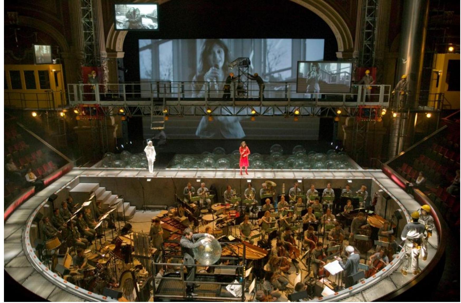 Figure 11 - Louis Andriessen, Hal Hartley, La Commedia. Photo © Hans van den Bogaard  representation. 