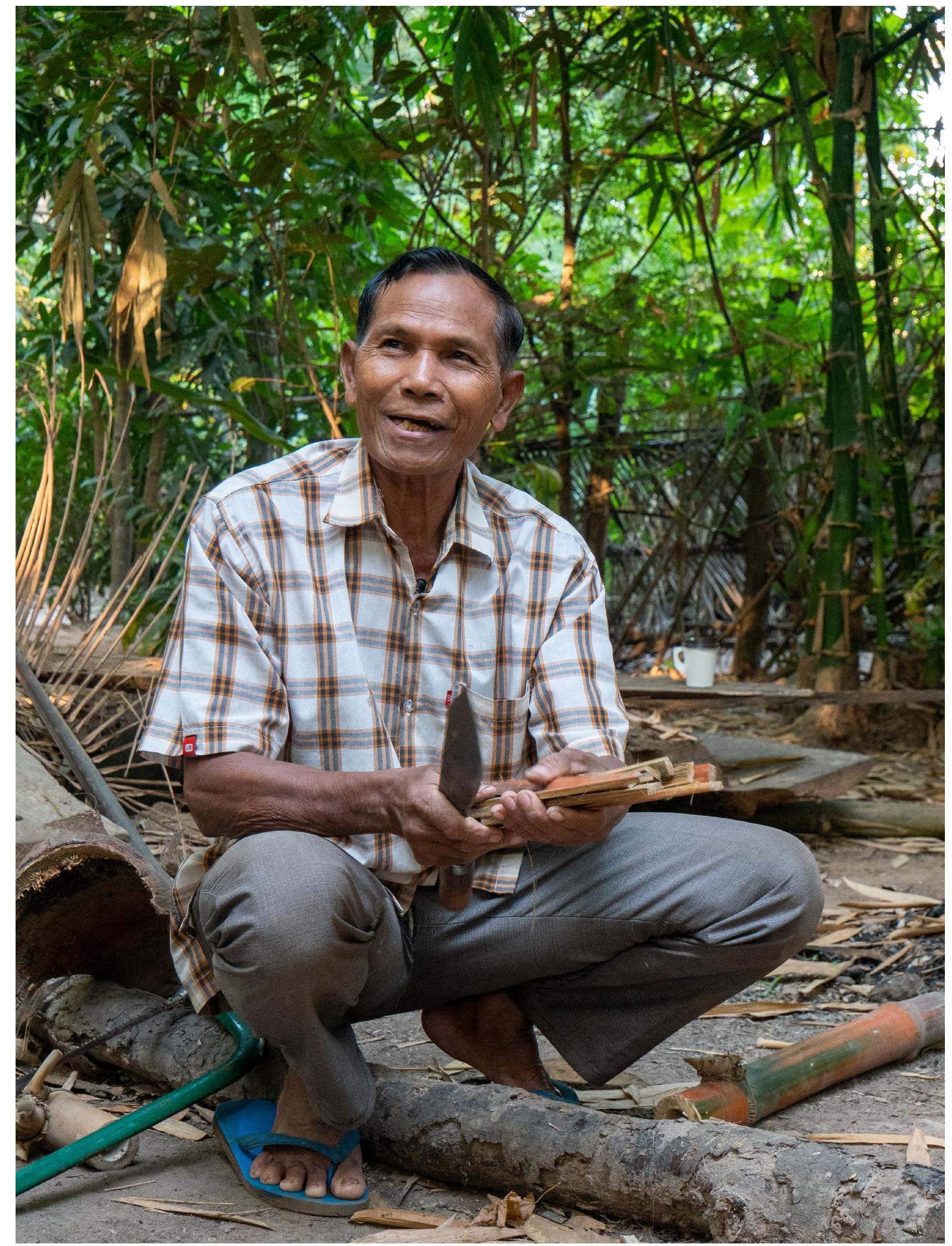 Figure 4: KRAK Chi making angkuoch russey (bamboo Jew’s harp). Photo: Catherine Grant, 5 January 2020. 