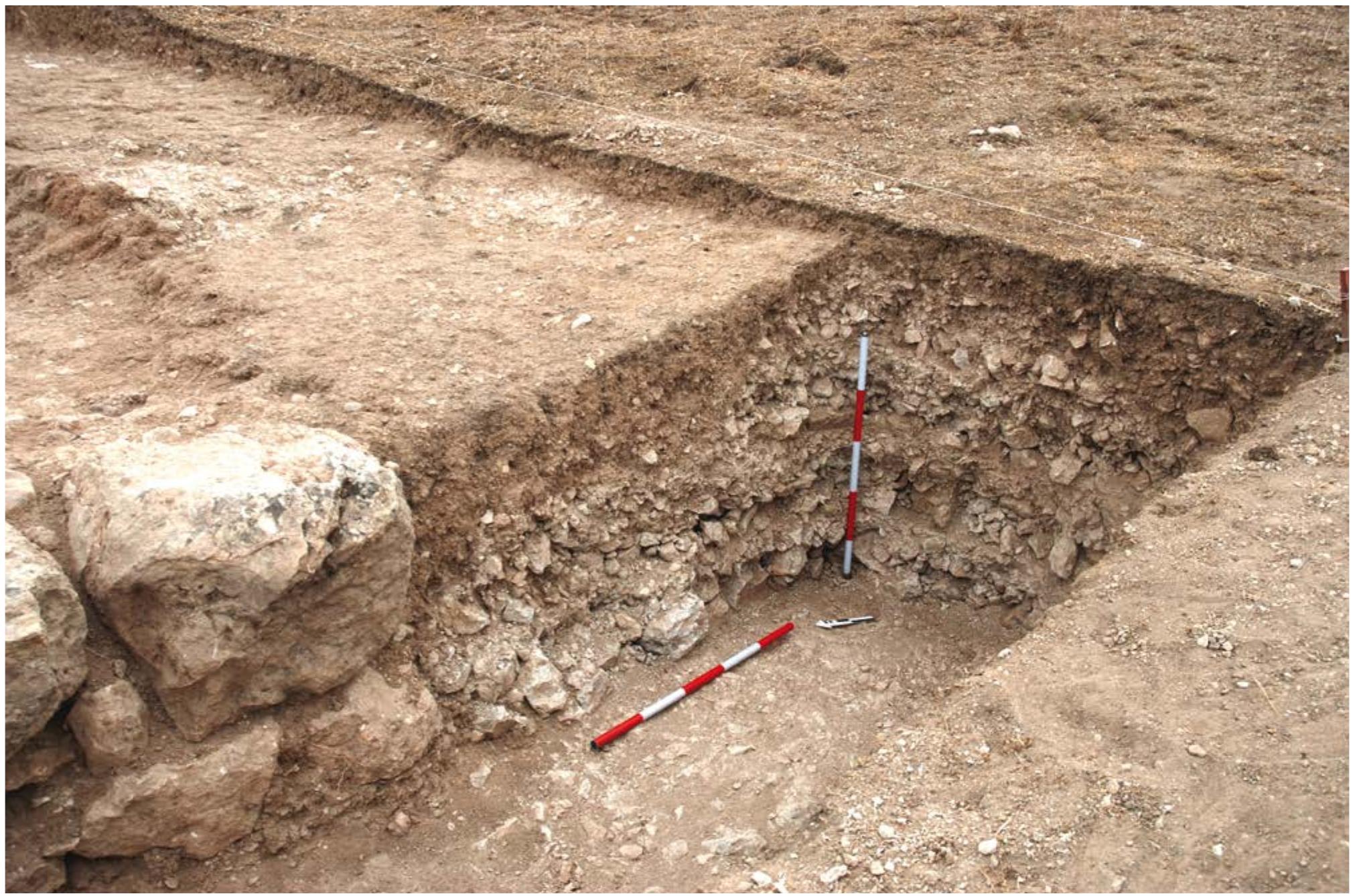 Fig. 4.2. Detail of the MB stratigraphy in area N, to the south of outer SW tower. 