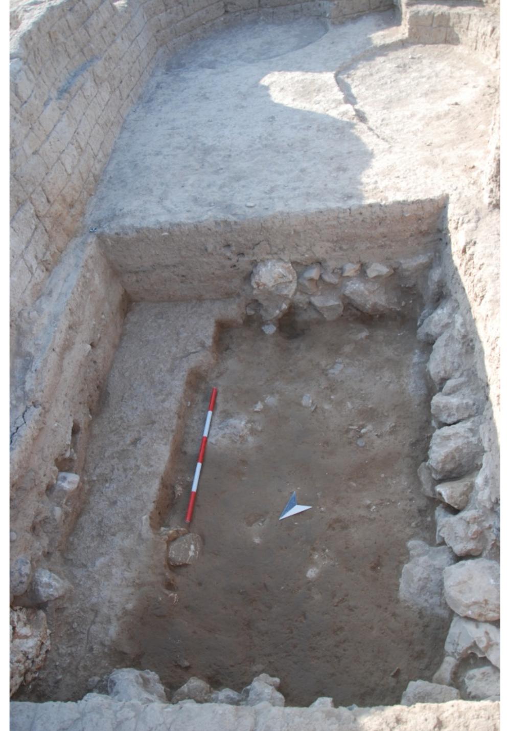 Fig. 4.5. Phase 5 MB II structure uncovered on the acropolis, in the deep sounding of area AA. 