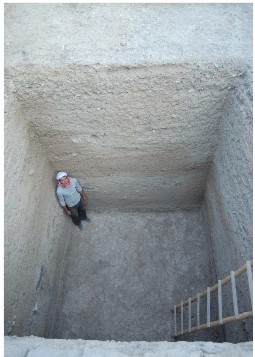 Fig. 4.6. The virgin soil at the bottom of the deep sounding in area G, view from the south. 
