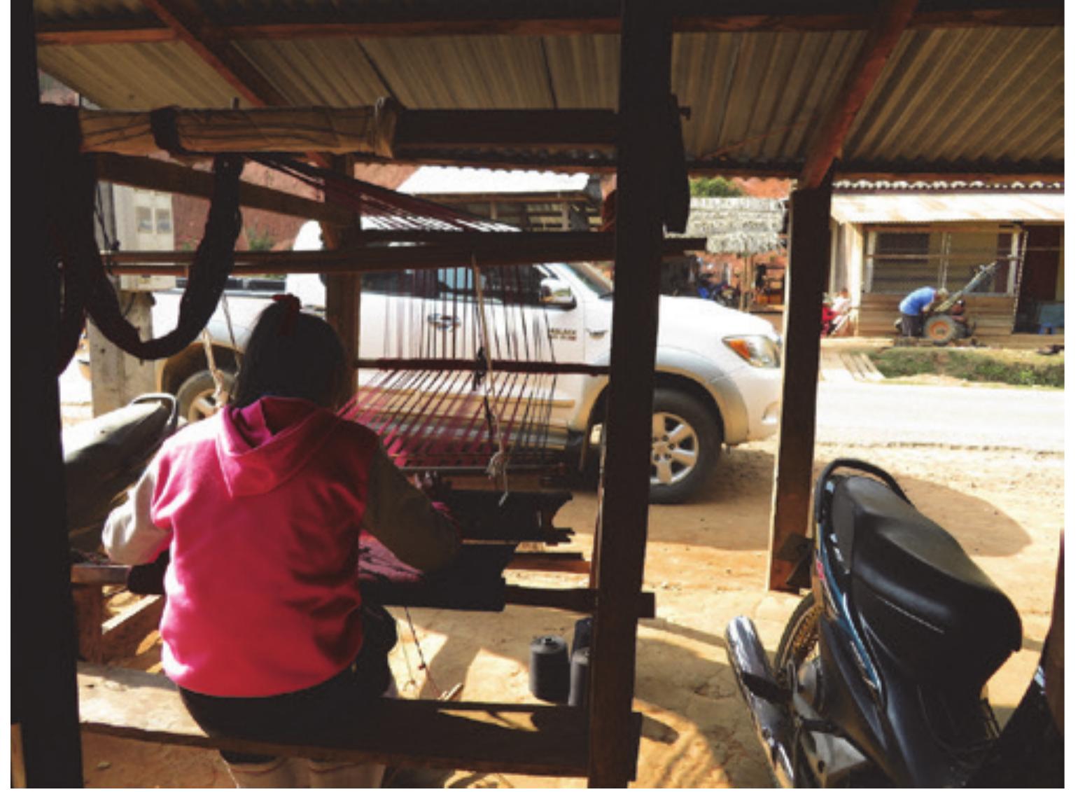 Photo 2: Silk weaving 
