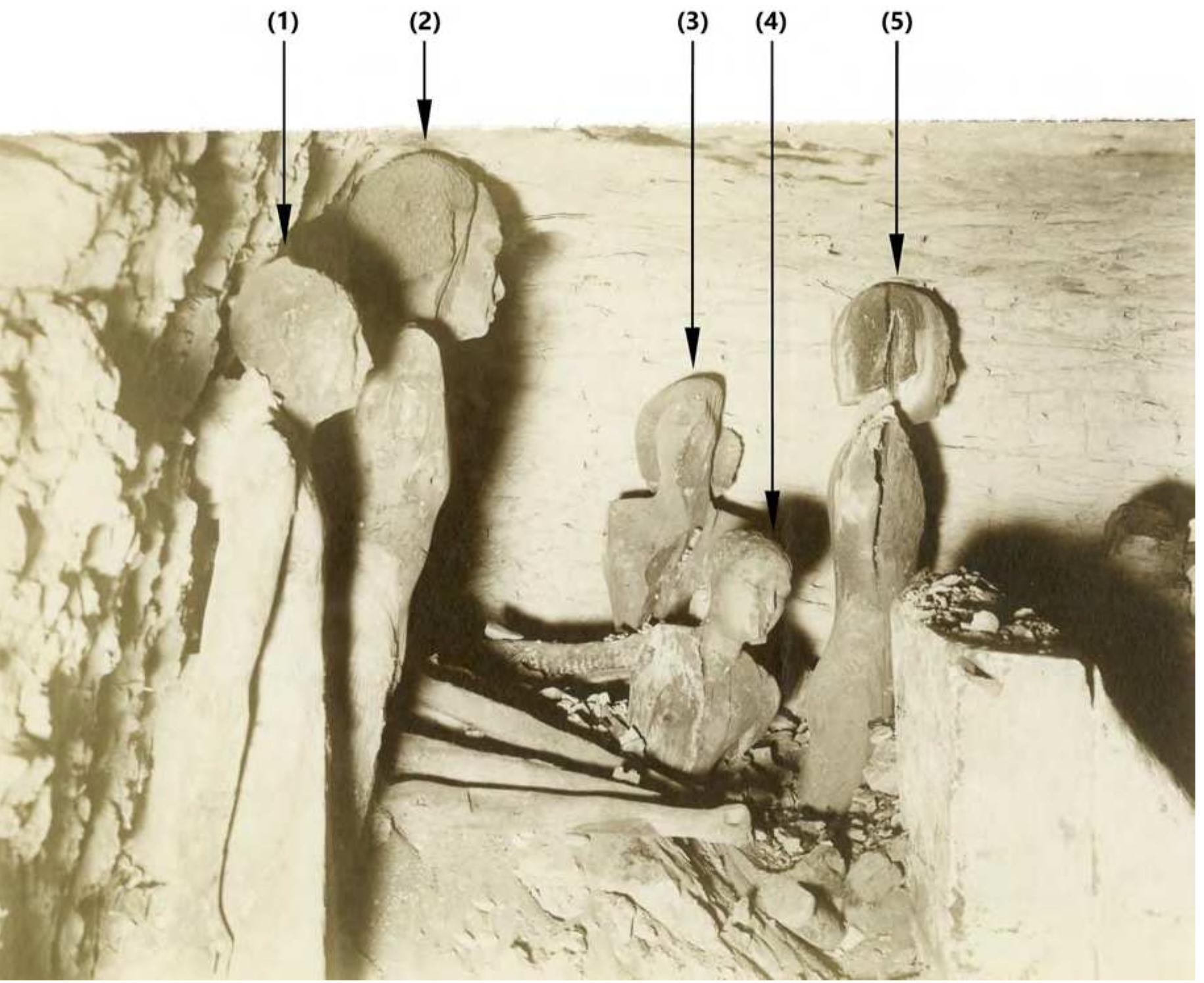 Fig. 8 Insitu photo with parts of the Old Kingdom statues secondarily stored in a Ptolemaic tomb (MSS Gunn XXII: 35). (1) New York, MMA 27.9.3, (2) JE 100373, (3) New York, MMA 27.9.4, (4) Neuchatel Eg. 424  and (5) a currently not localized statue (© Griffith Institute, University of Oxford; arrows inserted by P. Seyr) 