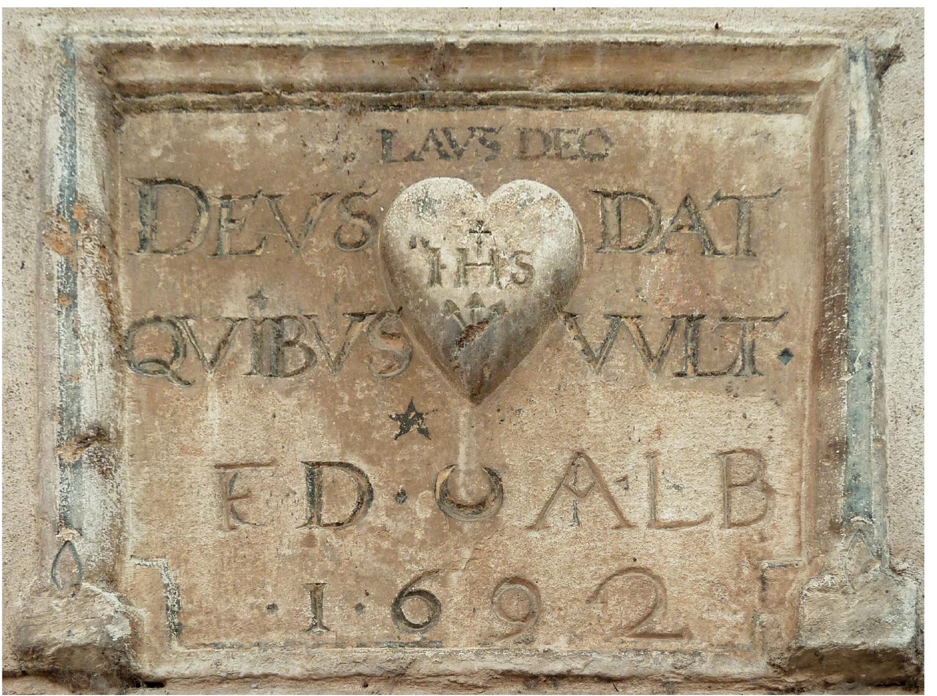 Fig. 15 : Stone above a door, 1692, Pesmes, département of Haute-Sadéne (photo by Jean-Pierre Bévalot). 