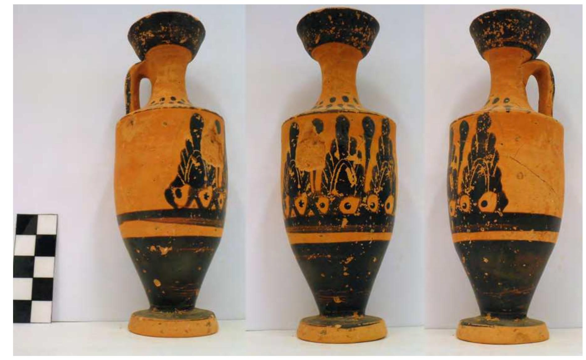 Fig. 11. Black-figure lekythos from Grave 10. Photo P. Galiatsatou. 