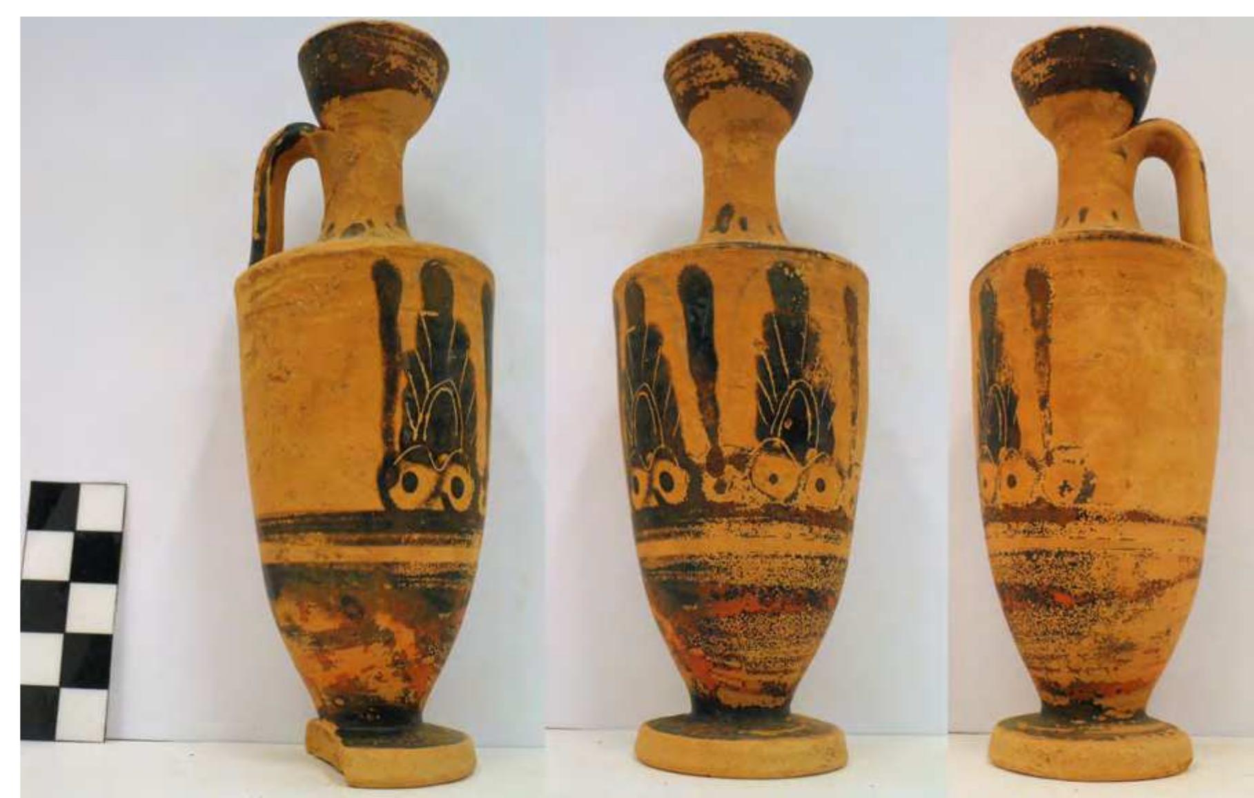 Fig. 12. Black-figure lekythos from Grave 10. Photo P. Galiatsatou. 