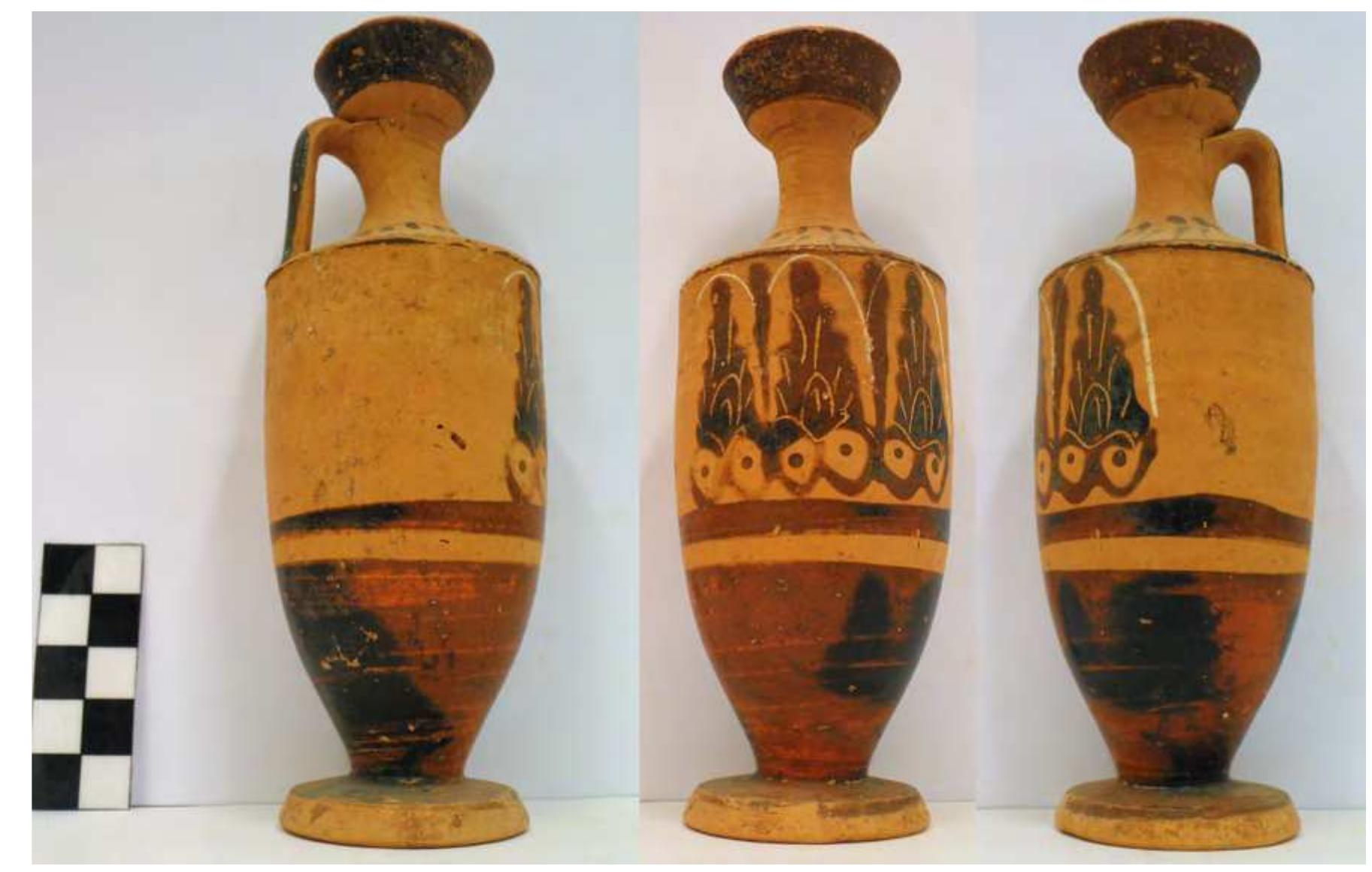 Fig. 15. Black-figure lekythos from Grave 10. Photo P. Galiatsatou. 