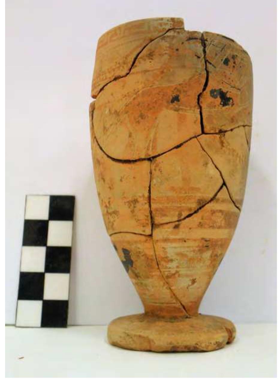 Fig. 21. Black-figure lekythos from Pyre 3. Photo P. Galiatsatou. 