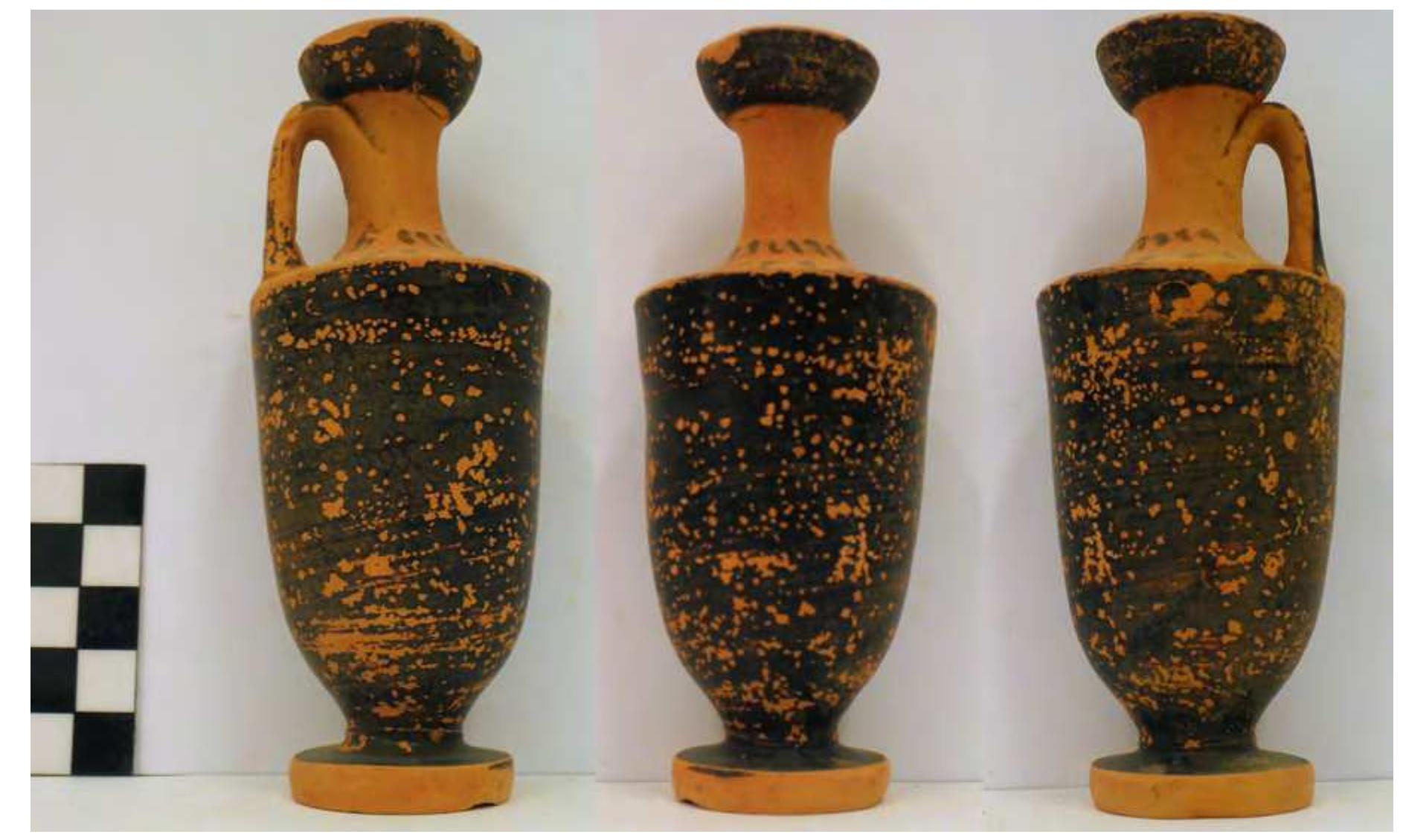 Fig. 44. Black-glazed lekythos from Grave 1. Photo P. Galiatsatou. 