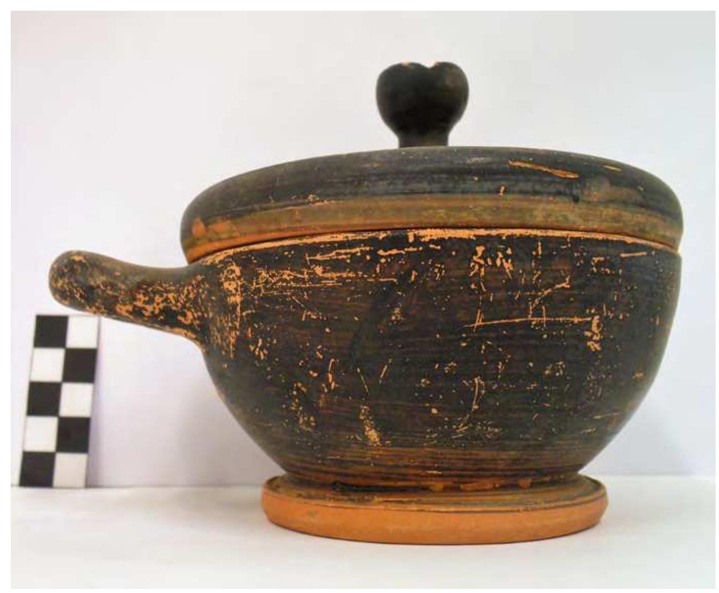 Fig. 50. Black-glazed one-handled lekanis from Grave 5. Photo P. Galiatsatou.  Fig. 49. Black-glazed miniature basket from Grave 4. Photo P. Galiatsatou. 
