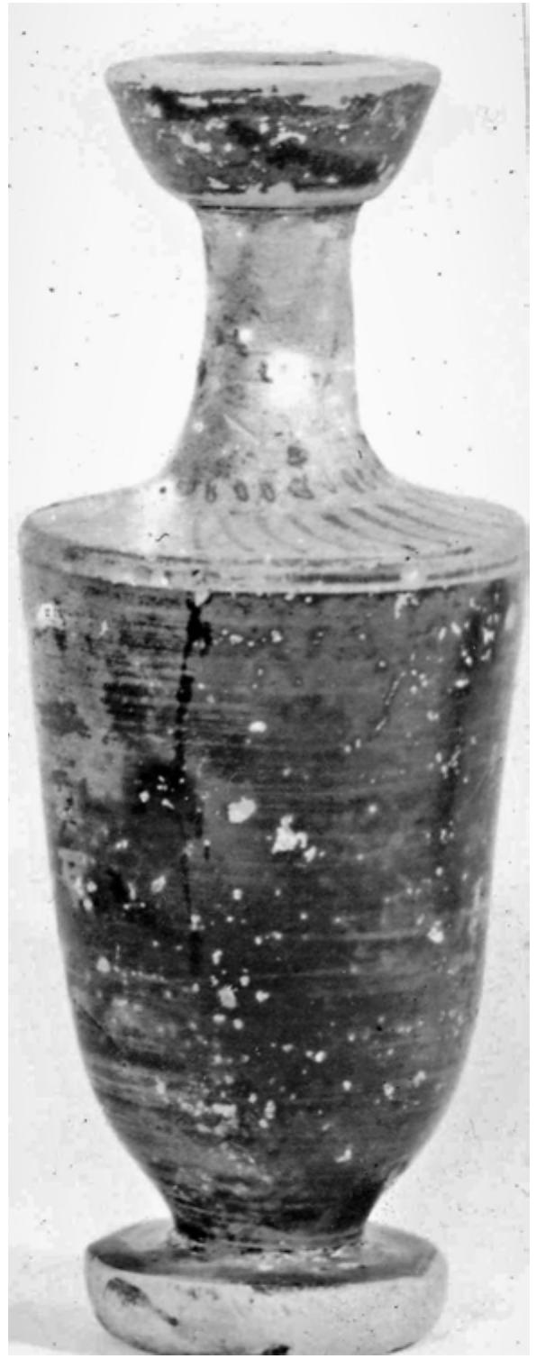 Fig. 52. Black-glazed lekythos from Grave 7. Photo Ephorate of Antiquities of Eastern Attica. 