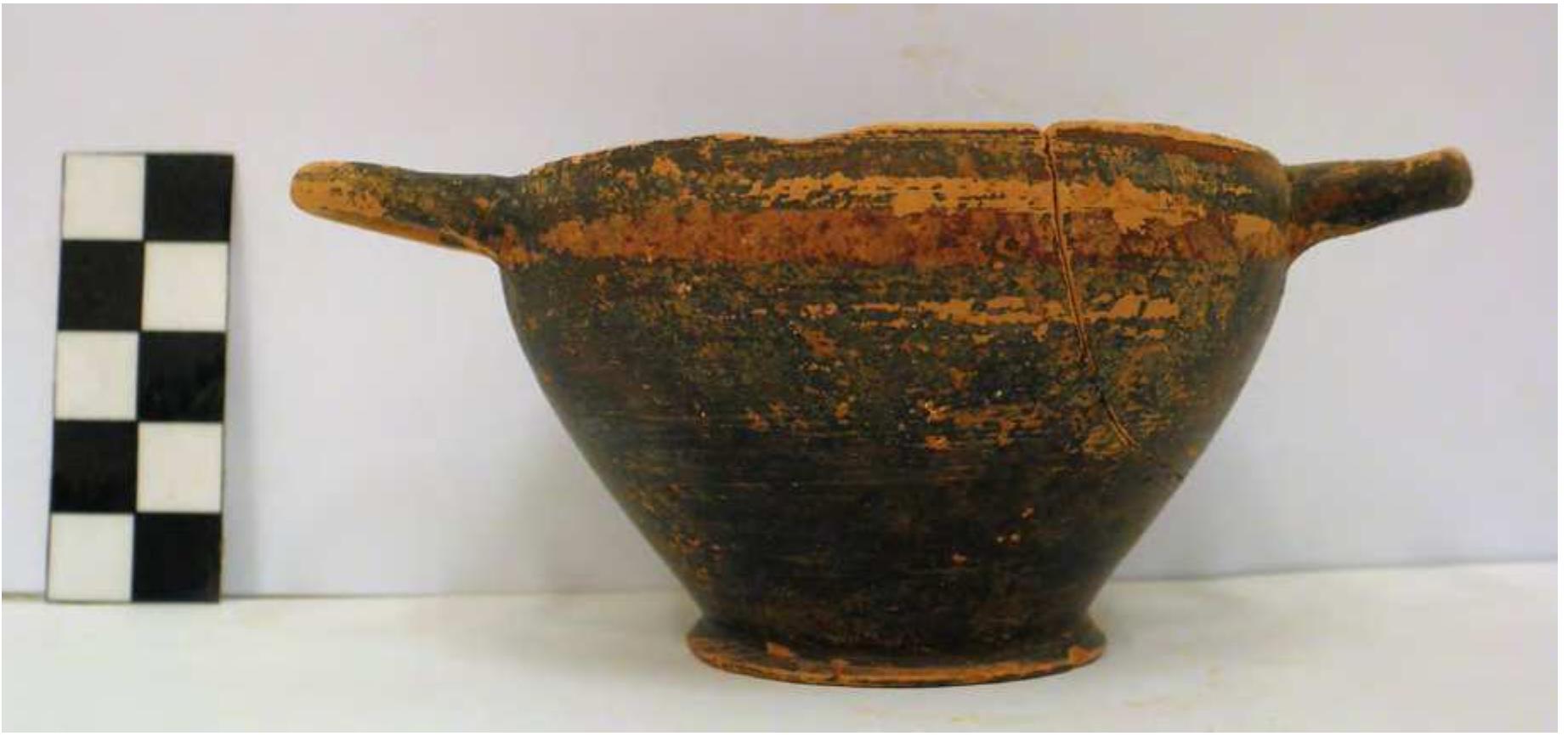 Fig. 63. Black-glazed skyphos from Grave 12. Photo P. Galiatsatou. 